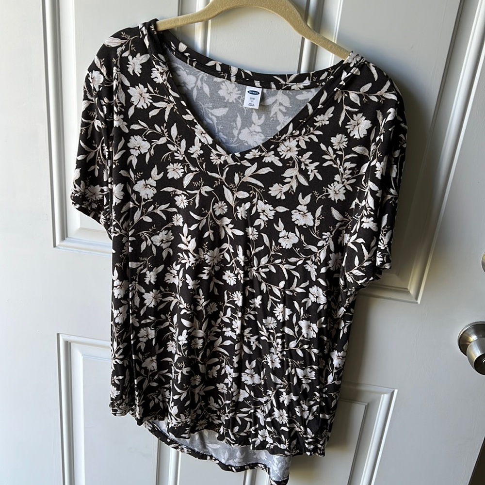 Old Navy v-neck top